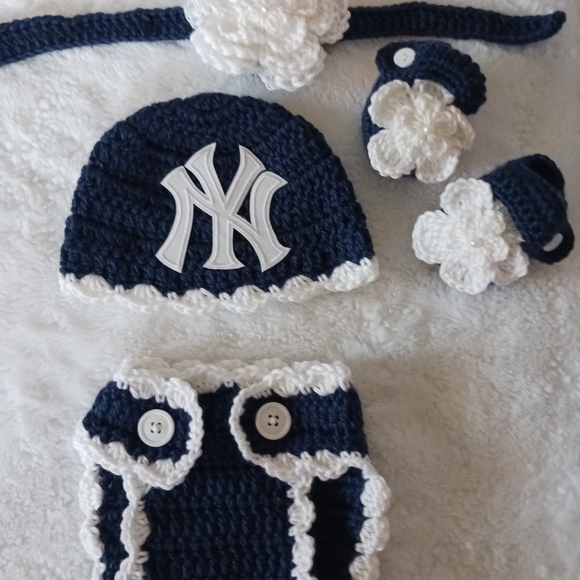 Crochet Baby Girl New York Yankees Baseball Inspired Outfit Photo Prop - Picture 1 of 1